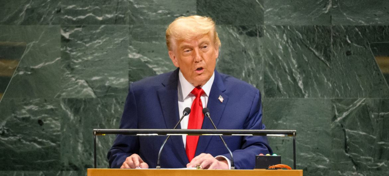 Президент США Дональд Трамп на трибуне Генассамблеи ООН.