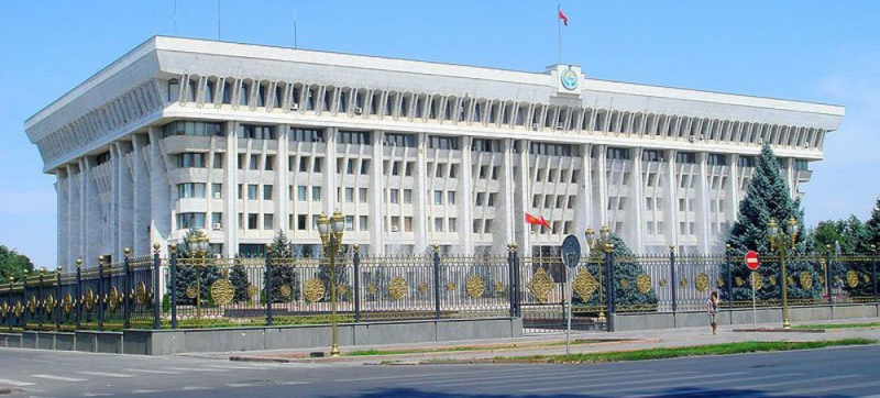 Белый дом – официальная резиденция президента и парламента Кыргызстана в Бишкеке.