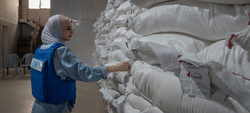 На палестинской стороне КПП «Керем-Шалом» с пятницы по субботу было принято более 300 грузовиков с гуманитарной помощью.