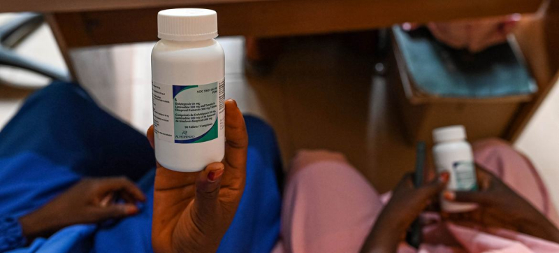 Некоторые страны сообщают о неизменных или даже растущих показателях антиретровирусной терапии.