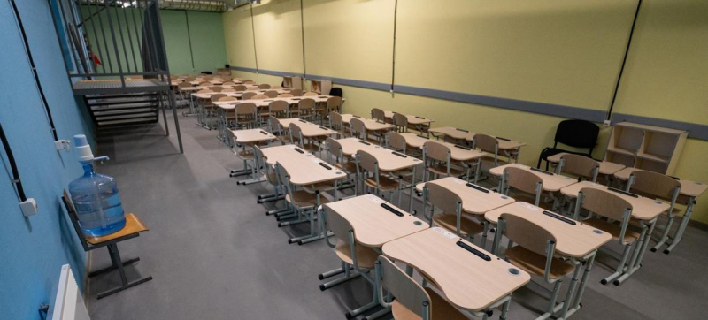 Сегодня украинские дети могут учиться очно только в тех школах, где есть сертифицированное укрытие.