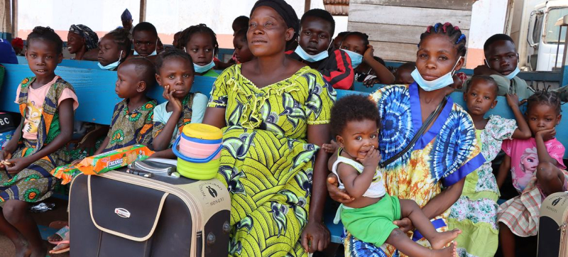 Беженцы возвращаются в столицу ЦАР Банги из ДР Конго.