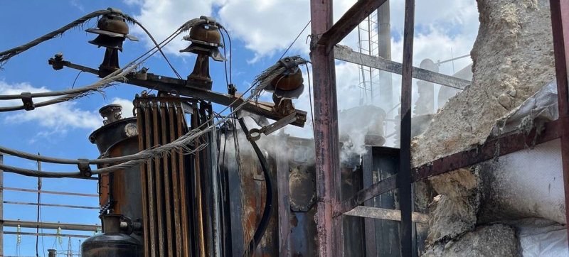 Поврежденная подстанция вблизи ЗАЭС (архив).