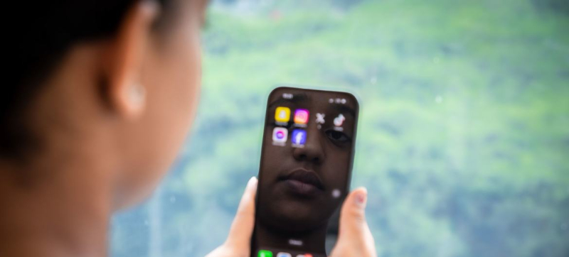 Детский фонд ООН (ЮНИСЕФ) предупреждает: для обеспечения безопасности детей в онлайн-пространстве одних возрастных ограничений недостаточно.