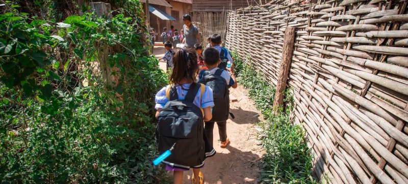 Глобальная экономика демонстрирует устойчивость, но торговые и бюджетные проблемы омрачают перспективы