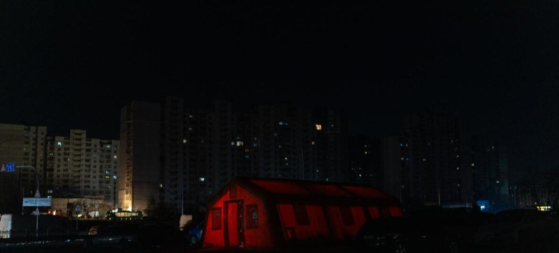 Грелки из бутылок, спальные мешки и газовые горелки: как жители Украины согреваются в морозы