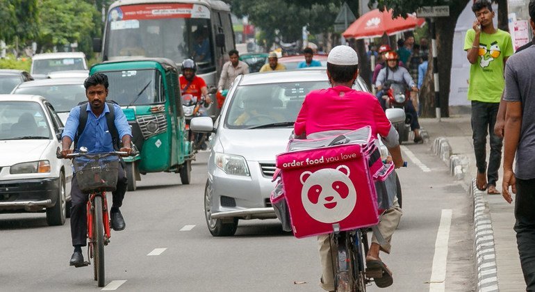 Алгоритмы, аварии и психологические травмы: как внедрение ИИ влияет на условия труда