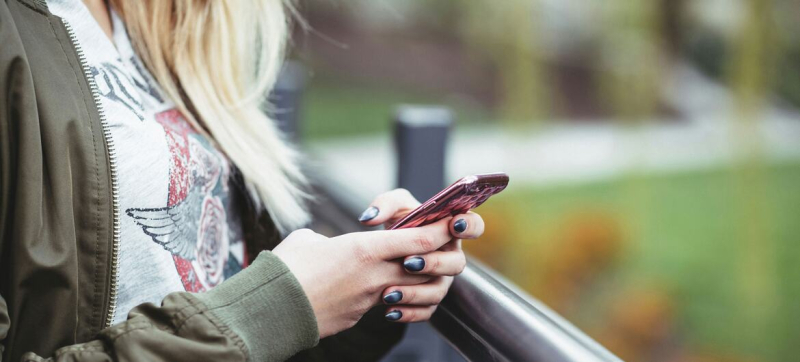 Cлучаи онлайн-насилия в отношении женщин-журналисток участились, растет самоцензура