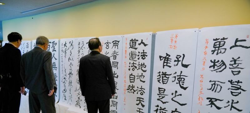 Главные новости дня | понедельник: Украина, иммунизация, коренные народы, китайский язык